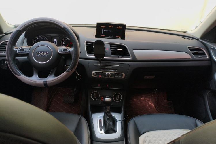 Used Audi Q3 2016 30 TFSI Fashion Model Center Console