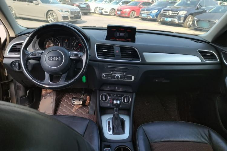 Used Audi Q3 2016 35 TFSI Fashion Model Center Console