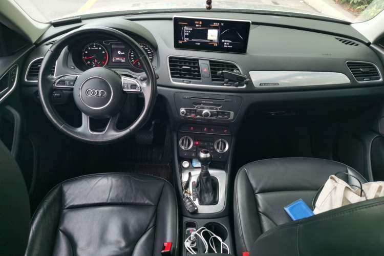 Used Audi Q3 2016 35 TFSI Collection Edition quattro Enjoyment Model Center Console