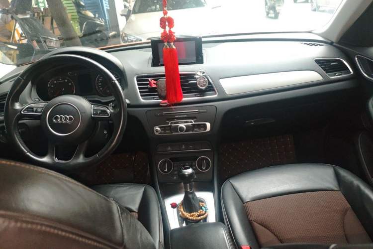 Used Audi Q3 2016 35 TFSI Fashion Model Center Console
