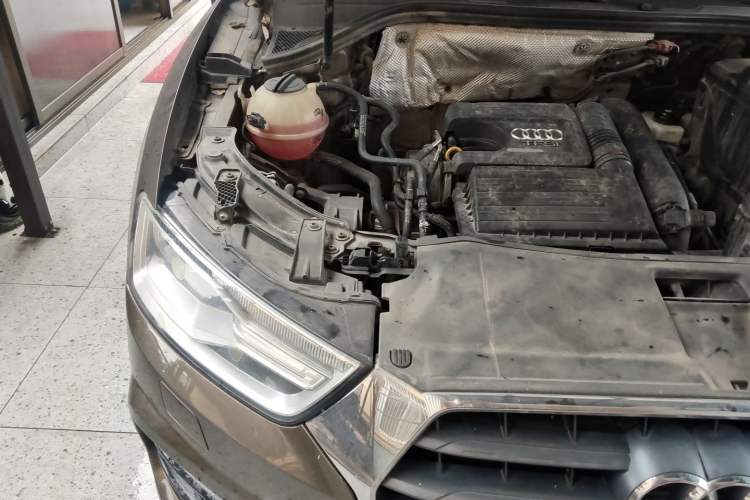 Used Audi Q3 2016 35 TFSI Fashion Model Engine Bay Right