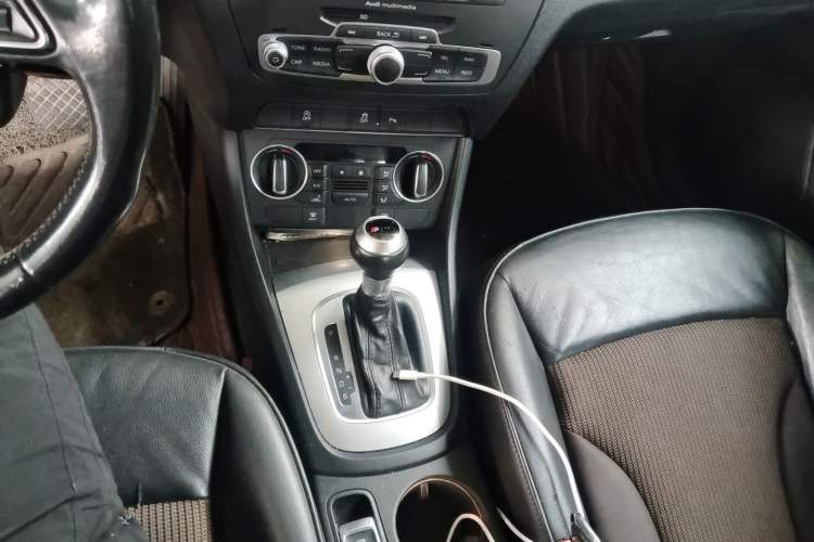 Used Audi Q3 2016 35 TFSI Fashion Model Gear Lever