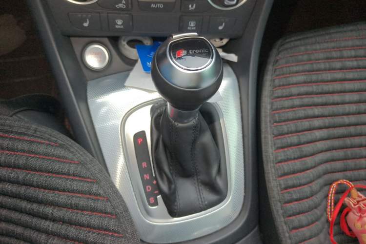 Used Audi Q3 2016 35 TFSI Style Edition Gear Lever