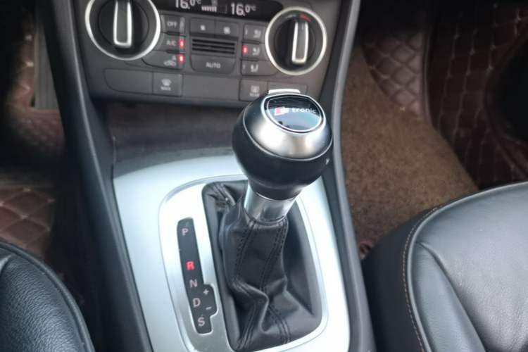 Used Audi Q3 2016 35 TFSI Fashion Model Gear Lever