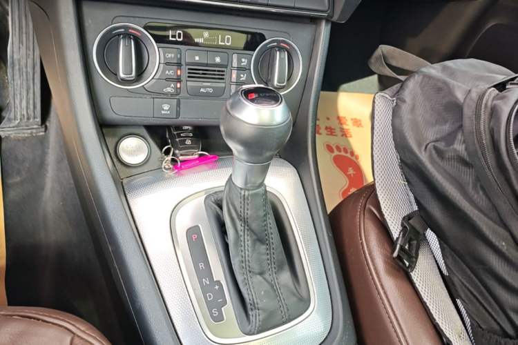 Used Audi Q3 2016 35 TFSI Style Edition Gear Lever
