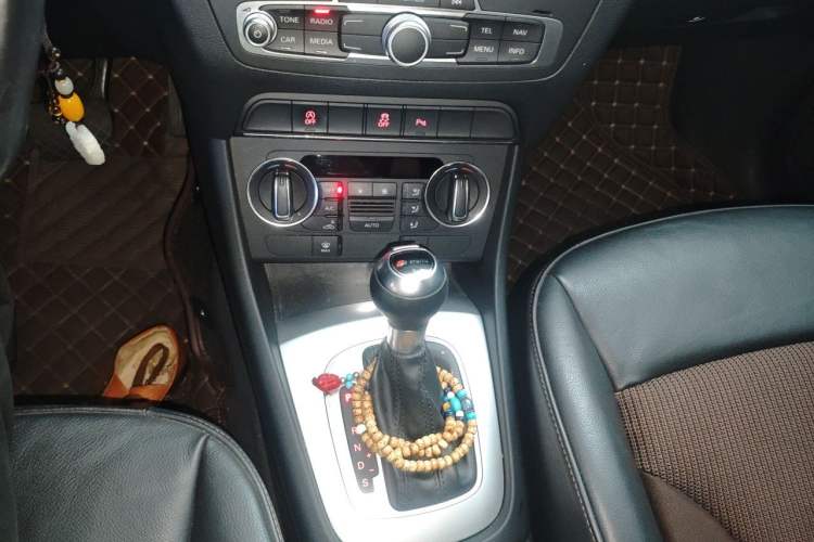 Used Audi Q3 2016 35 TFSI Fashion Model Gear Lever