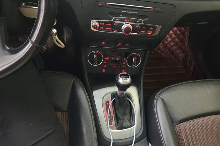 Used Audi Q3 2016 30 TFSI Fashion Model Gear Lever