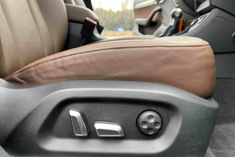 Used Audi Q3 2016 35 TFSI Style Edition Interior 9