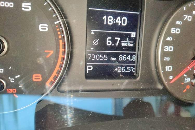Used Audi Q3 2016 35 TFSI Style Edition Odometer Close Up