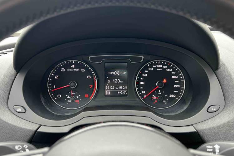 Used Audi Q3 2016 35 TFSI Style Edition Odometer Close Up