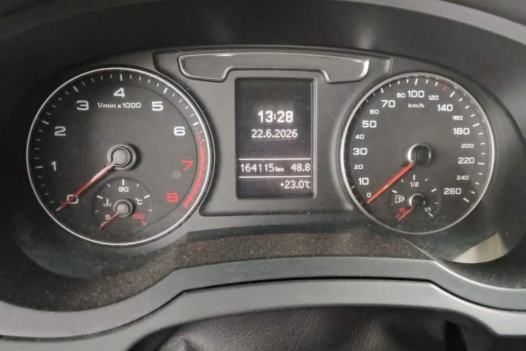 Used Audi Q3 2016 35 TFSI Fashion Model Odometer Close Up