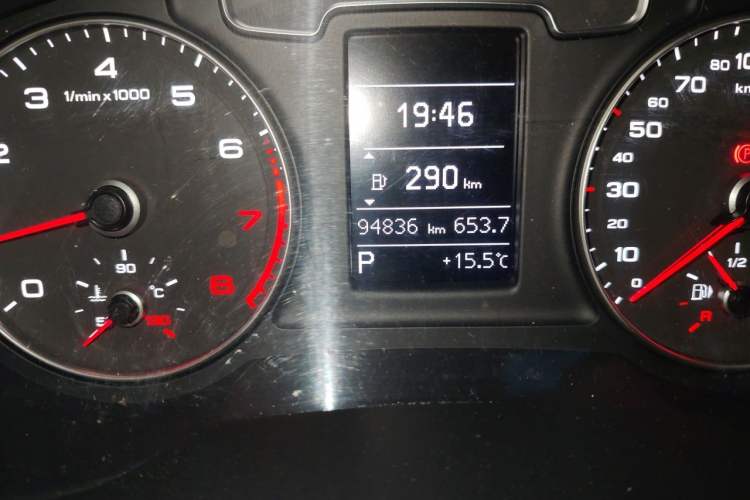 Used Audi Q3 2016 30 TFSI Fashion Model Odometer Close Up