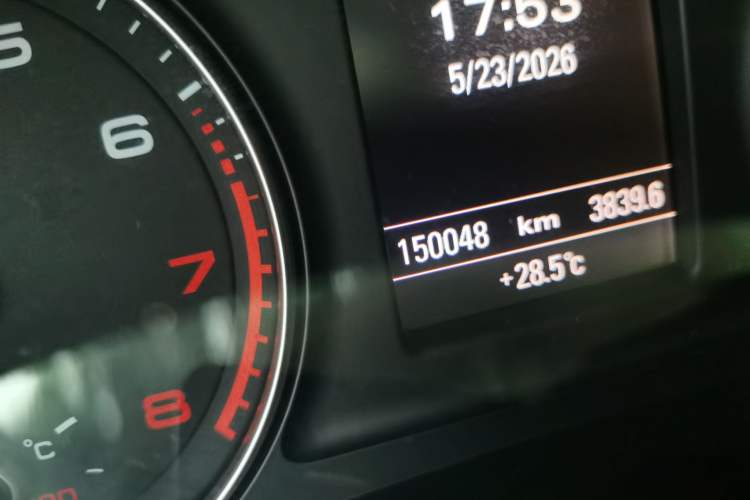 Used Audi Q3 2016 35 TFSI Collection Edition quattro Enjoyment Model Odometer Close Up