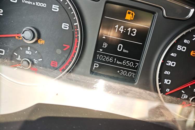 Used Audi Q3 2016 35 TFSI Style Edition Odometer Close Up