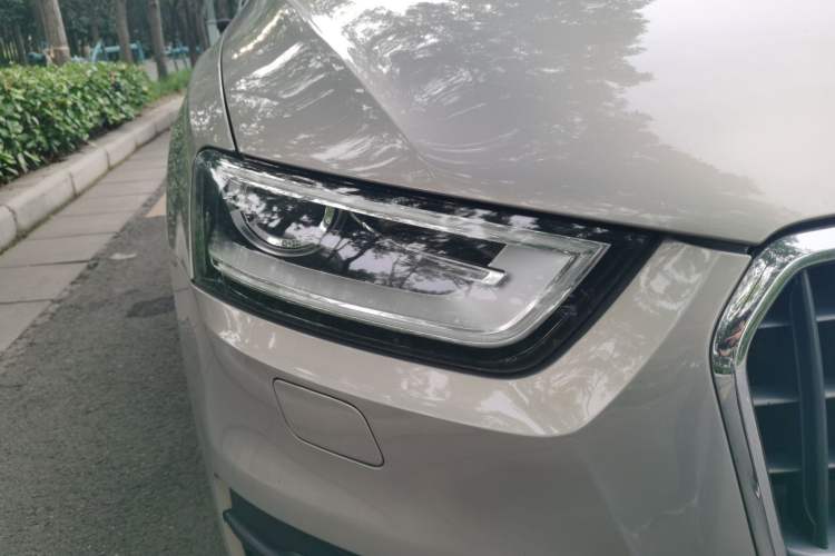 Used Audi Q3 2016 35 TFSI Collection Edition quattro Enjoyment Model Right Front Headlight