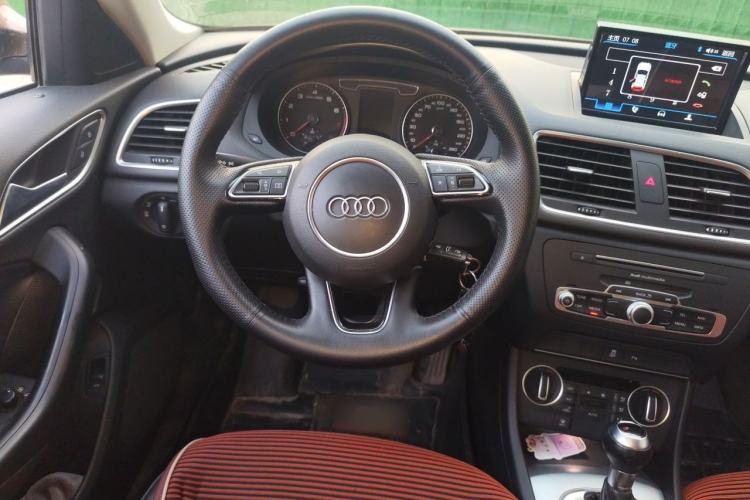 Used Audi Q3 2016 30 TFSI Fashion Model Steering Wheel