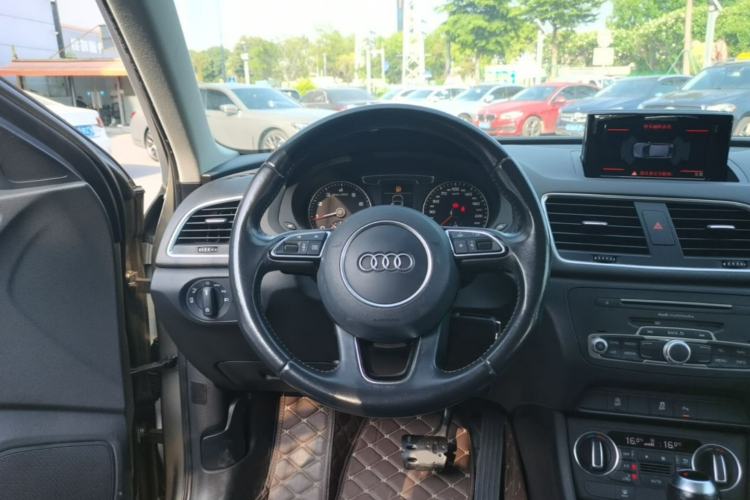 Used Audi Q3 2016 35 TFSI Fashion Model Steering Wheel