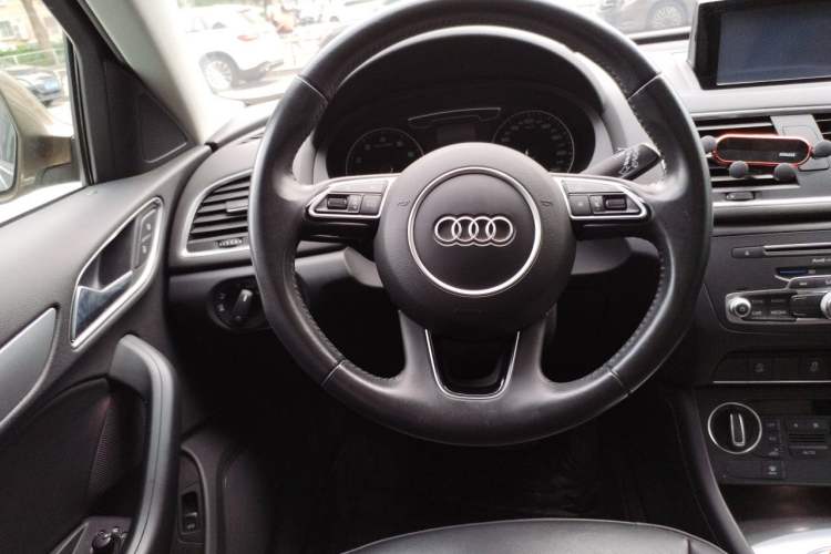 Used Audi Q3 2016 30 TFSI Fashion Model Steering Wheel