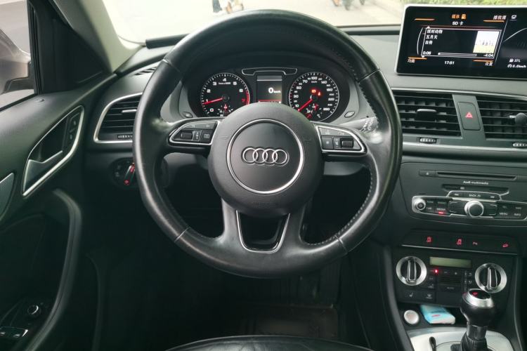 Used Audi Q3 2016 35 TFSI Collection Edition quattro Enjoyment Model Steering Wheel