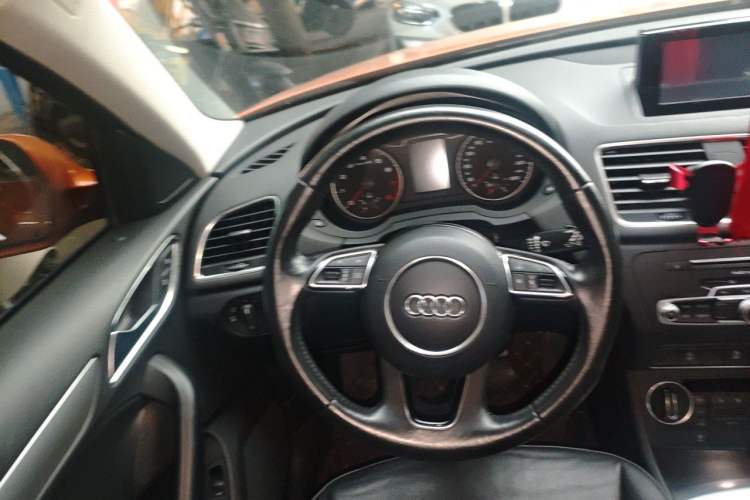 Used Audi Q3 2016 35 TFSI Fashion Model Steering Wheel