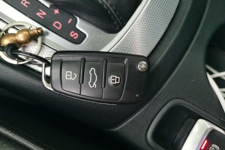 Used Audi Q3 2016 35 TFSI Collection Edition quattro Enjoyment Model Vehicle Key