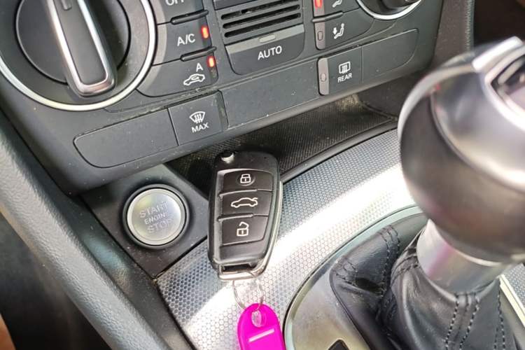 Used Audi Q3 2016 35 TFSI Style Edition Vehicle Key