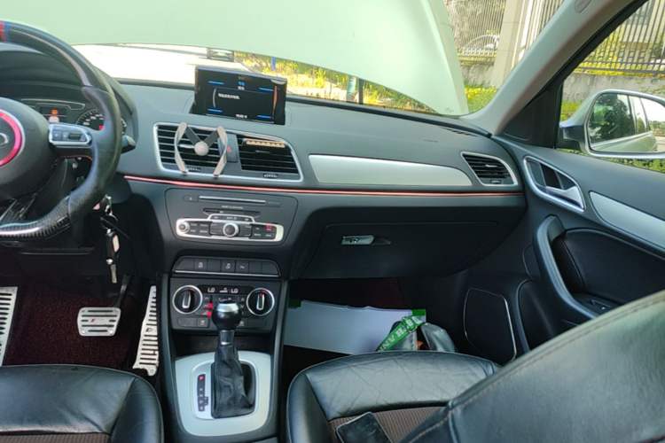 Used Audi Q3 2016 35 TFSI Fashion Model Audio And AC Panel