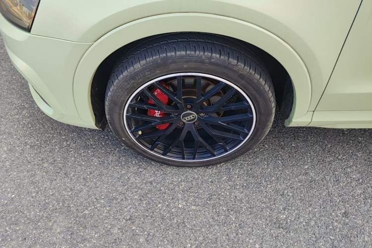Used Audi Q3 2016 35 TFSI Fashion Model Left Front Wheel Hub