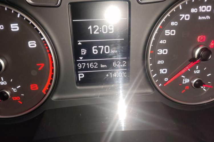 Used Audi Q3 2016 30 TFSI Fashion Model Odometer Close Up