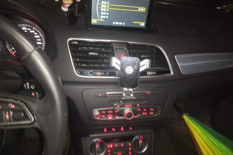 Used Audi Q3 2016 30 TFSI Fashion Model Audio And AC Panel