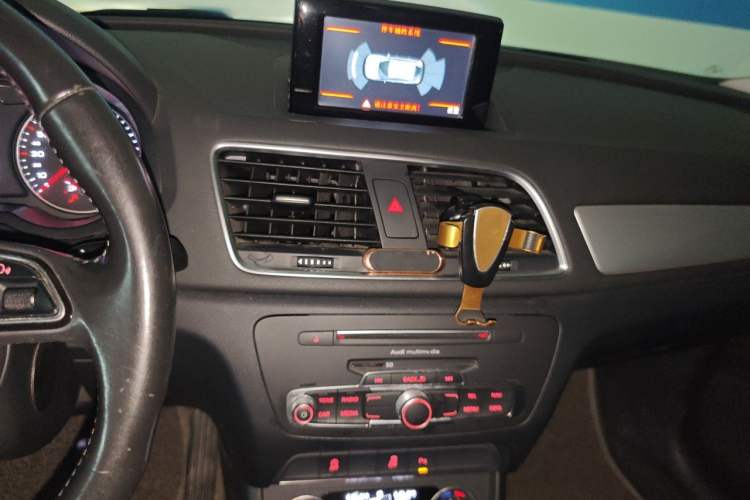 Used Audi Q3 2016 30 TFSI Fashion Model Audio And AC Panel