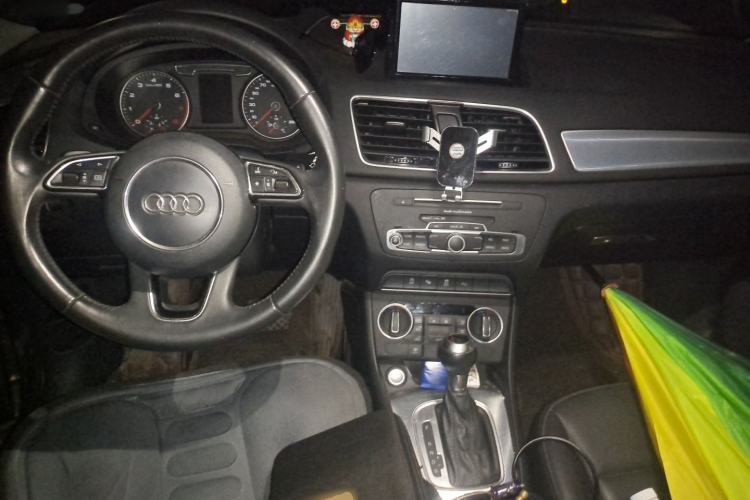 Used Audi Q3 2016 30 TFSI Fashion Model Center Console