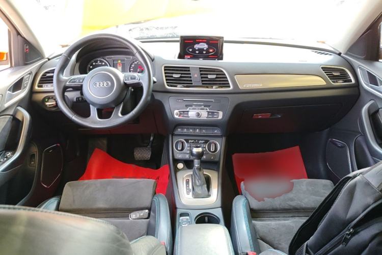 Used Audi Q3 2016 40 TFSI quattro all-wheel-drive sport model Center Console