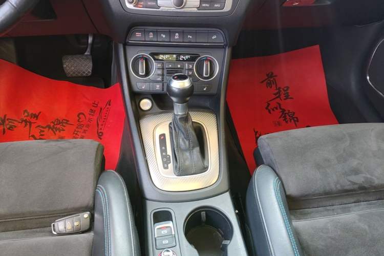 Used Audi Q3 2016 40 TFSI quattro all-wheel-drive sport model Gear Lever