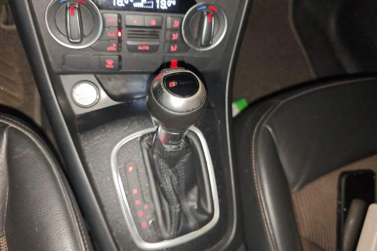 Used Audi Q3 2016 30 TFSI Fashion Model Gear Lever