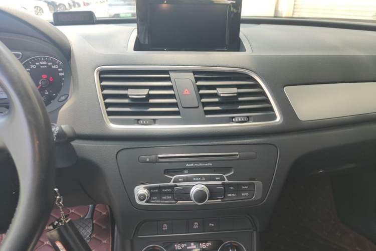 Used Audi Q3 2016 35 TFSI Fashion Model Audio And AC Panel