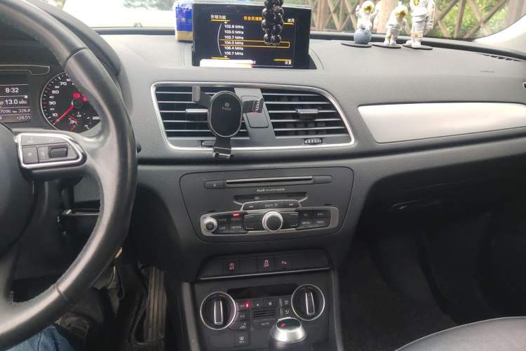 Used Audi Q3 2016 30 TFSI Fashion Model Audio And AC Panel