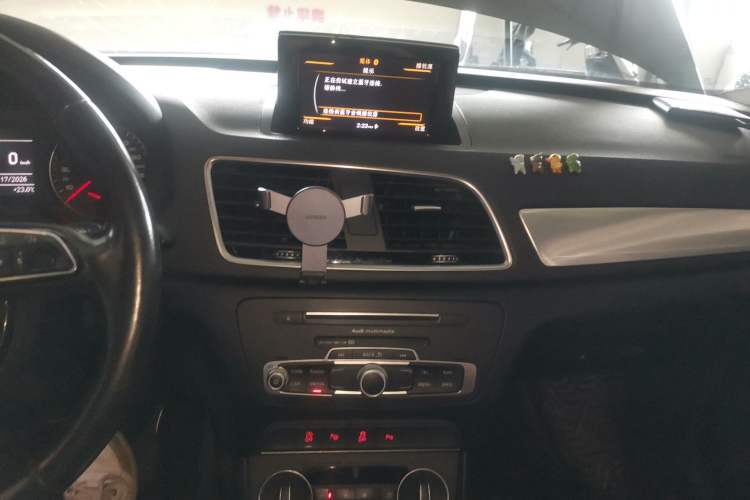 Used Audi Q3 2016 35 TFSI Style Edition Audio And AC Panel