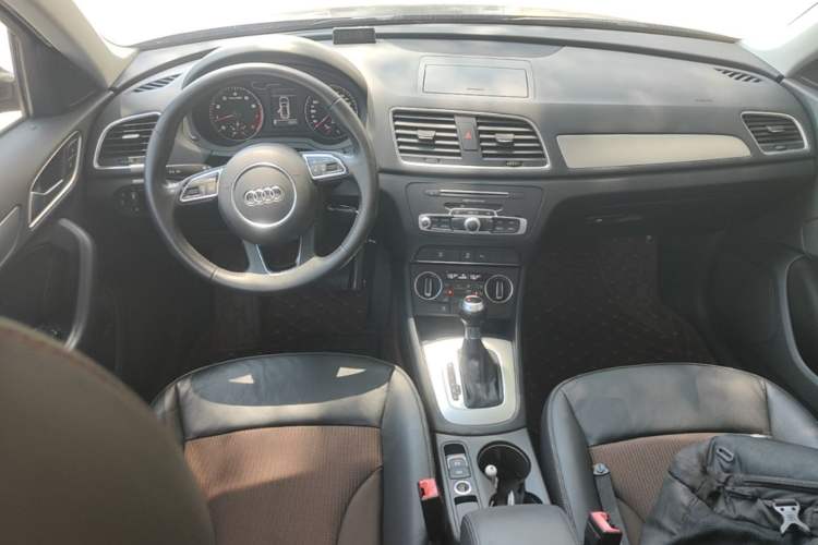 Used Audi Q3 2016 35 TFSI Fashion Model Center Console