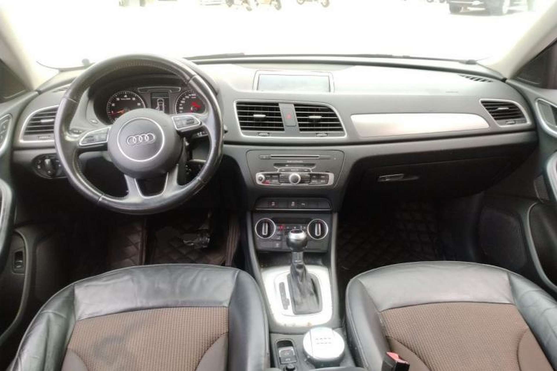 Used Audi Q3 2016 35 TFSI Fashion Model Center Console
