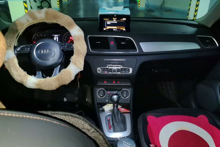 Used Audi Q3 2016 30 TFSI Fashion Model Center Console