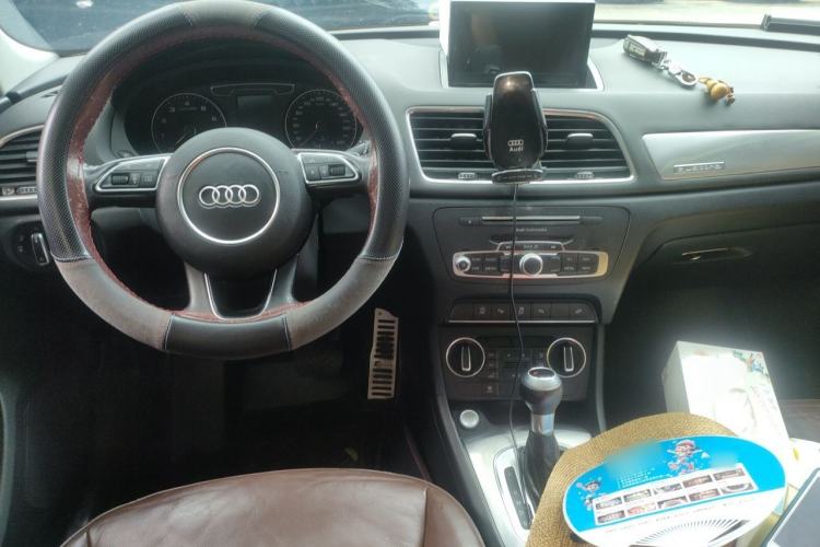 Used Audi Q3 2016 35 TFSI quattro all-wheel-drive style model Center Console