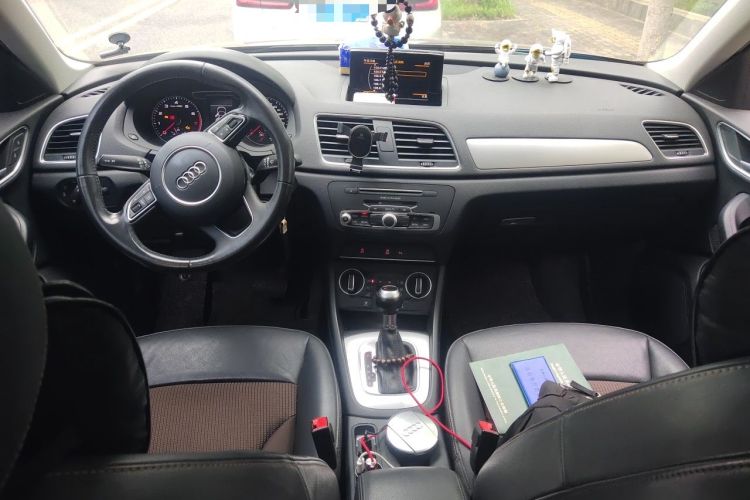 Used Audi Q3 2016 30 TFSI Fashion Model Center Console