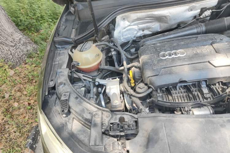 Used Audi Q3 2016 35 TFSI Fashion Model Engine Bay Right