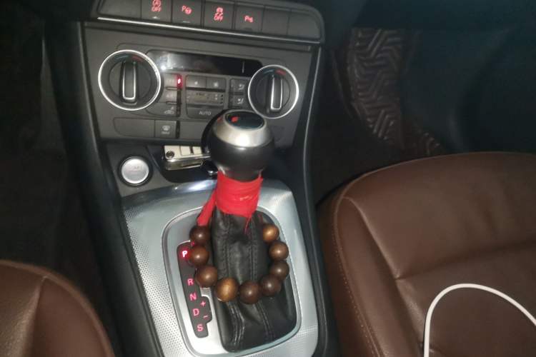 Used Audi Q3 2016 35 TFSI Style Edition Gear Lever