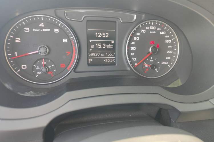 Used Audi Q3 2016 35 TFSI Fashion Model Odometer Close Up