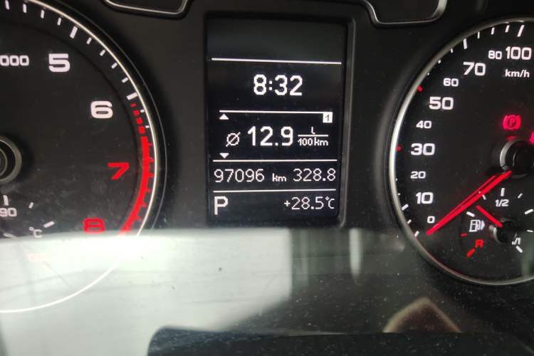 Used Audi Q3 2016 30 TFSI Fashion Model Odometer Close Up