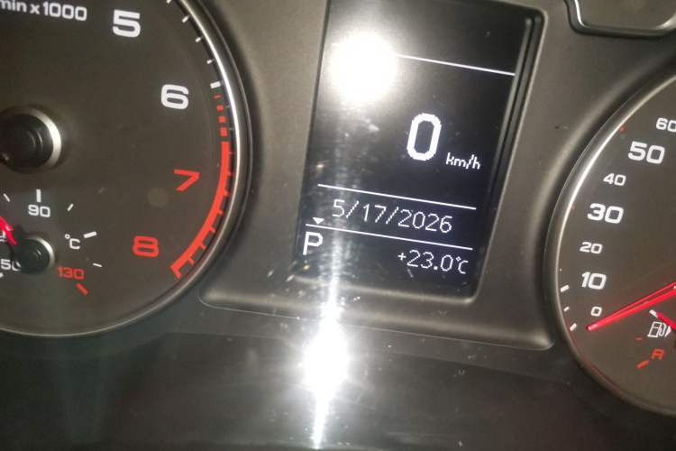 Used Audi Q3 2016 35 TFSI Style Edition Odometer Close Up
