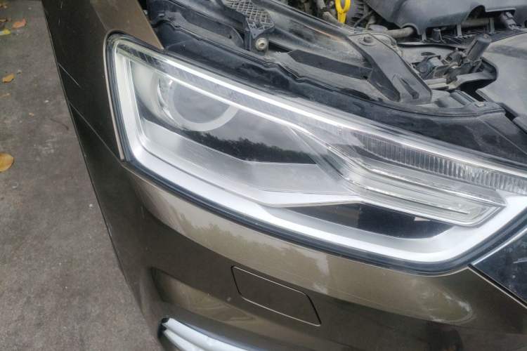 Used Audi Q3 2016 35 TFSI quattro all-wheel-drive style model Right Front Headlight