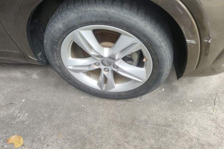 Used Audi Q3 2016 35 TFSI quattro all-wheel-drive style model Right Front Wheel Hub